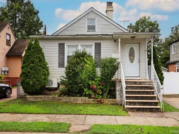 32 Cumberland Place, Valley Stream NY 11580