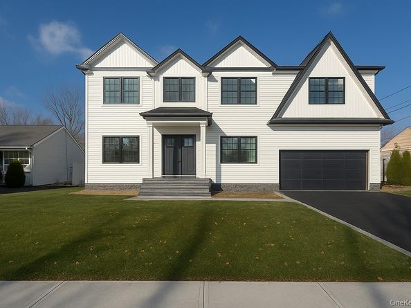 3421 Hawthorne Drive N, Wantagh NY 11793