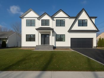 3421 Hawthorne Drive N