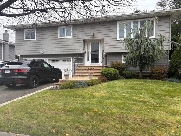 51 Deer Lane, Hicksville NY 11801