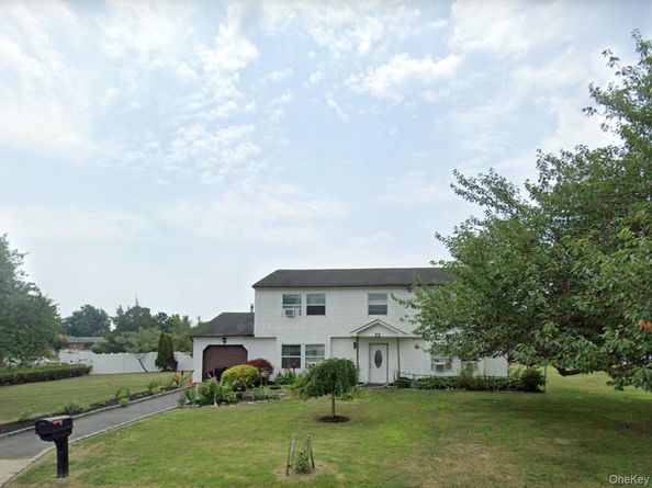 22 Forte Avenue, Medford NY 11763
