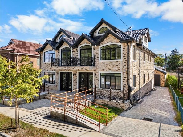 71-39 166th Street, Fresh Meadows NY 11365