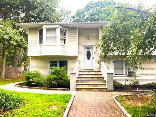 307 S Bicycle Path, Farmingville NY 11738