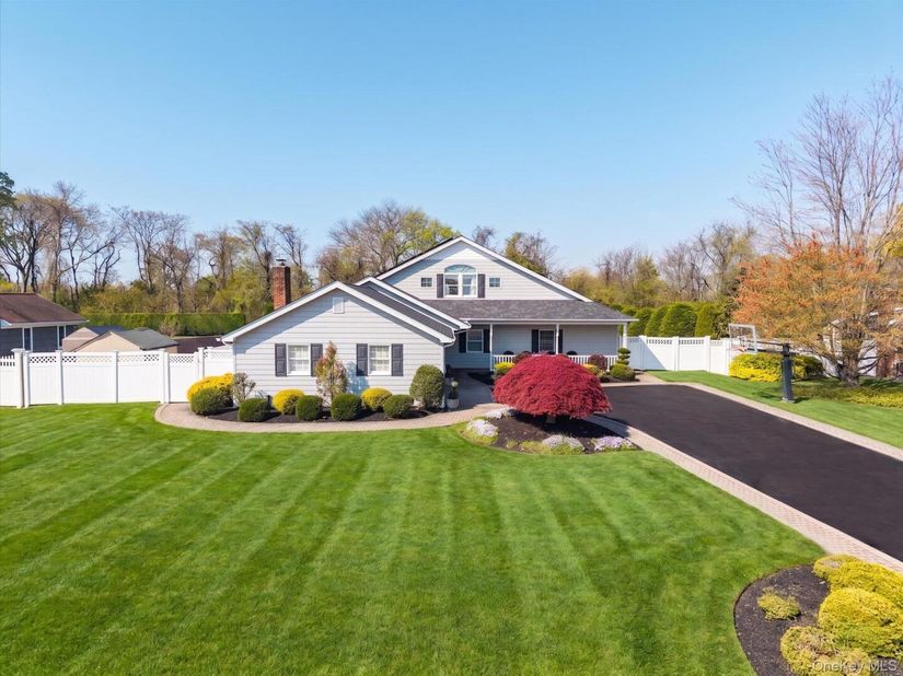 88 Pace Drive S, West Islip NY 11795