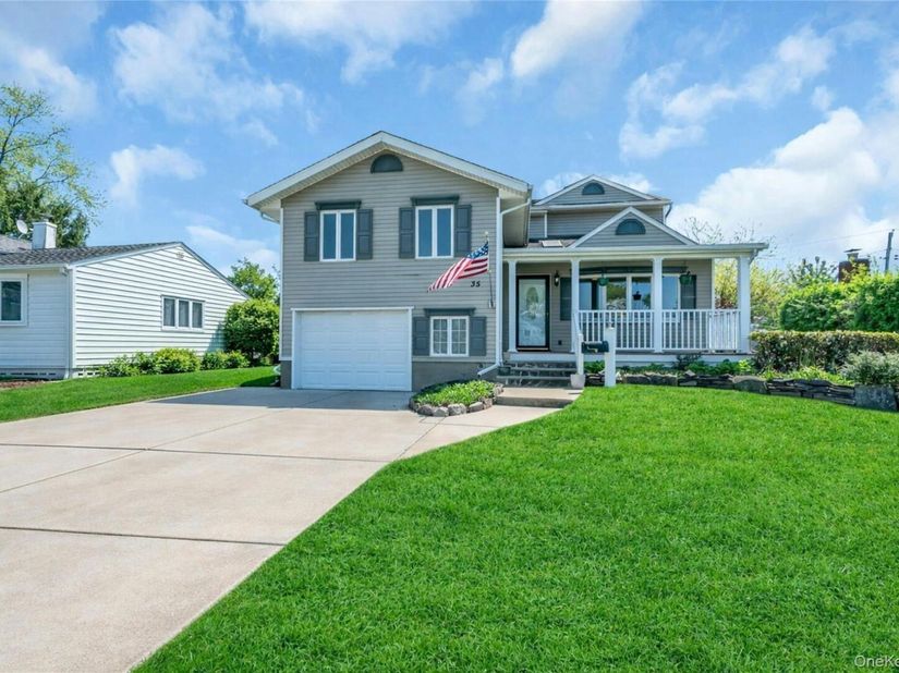 35 Peachtree Lane, Hicksville NY 11801
