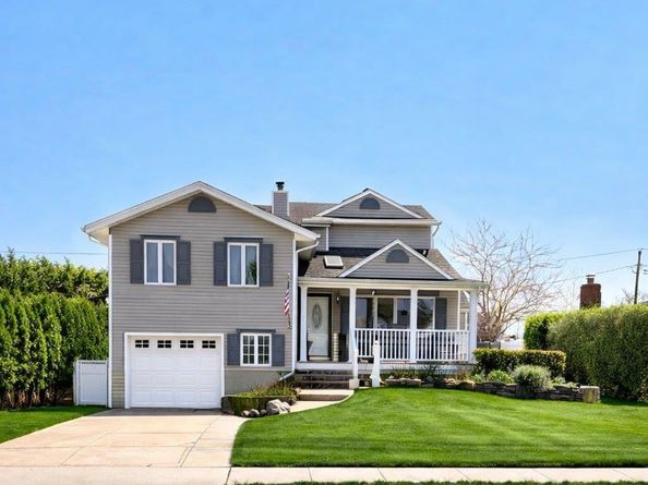 35 Peachtree Lane, Hicksville NY 11801