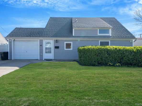 45 Cobalt Lane, Westbury NY 11590