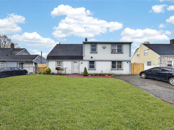 682 Lowell Street, Westbury NY 11590