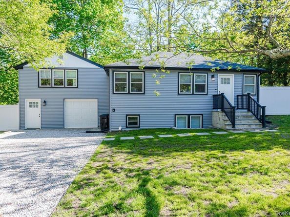 55 Hickory Road, Rocky Point NY 11778