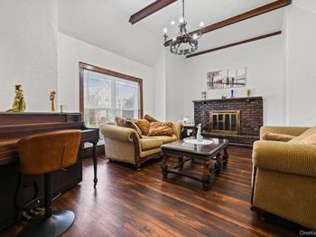6 Dubonnet Road