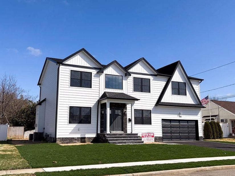 3421 Hawthorne Drive N, Wantagh NY 11793