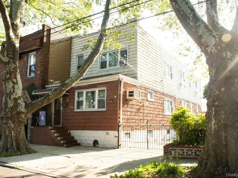 72-15 73 Street, Glendale NY 11385