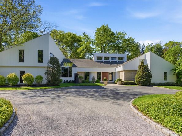 93 Hoaglands Lane, Old Brookville NY 11545