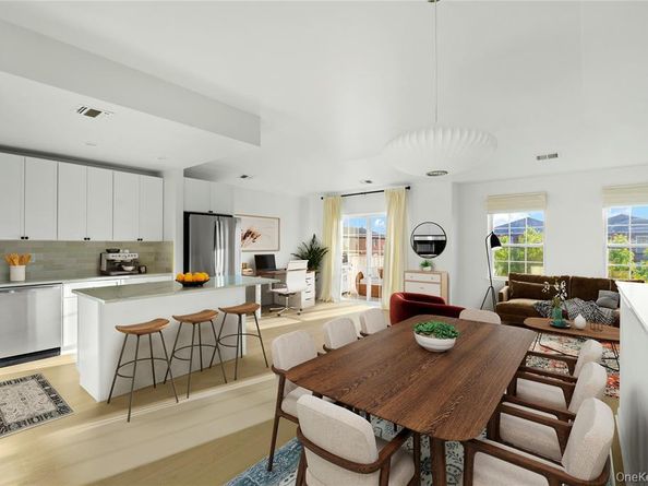 3-17 Endeavor Place C, College Point NY 11356