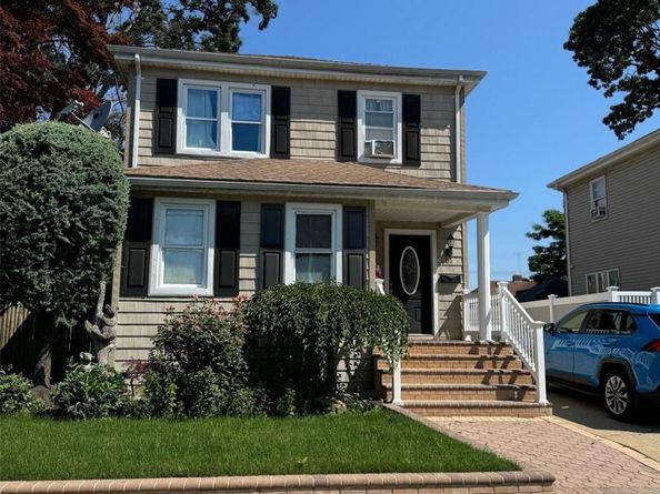 101 Harris Avenue, Freeport NY 11520