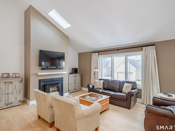 12 Boulevard Drive 22132, Danbury CT 06810