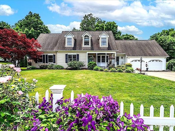 6 Elizabeth Street, Newtown CT 06470