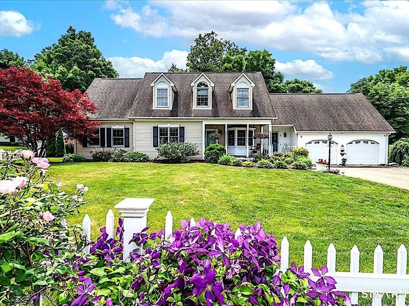 6 Elizabeth Street, Newtown CT 06470