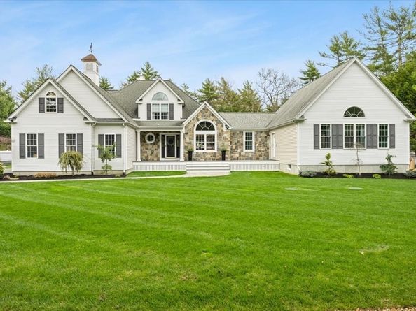 35 Nestlenook Dr, Middleboro MA 02346