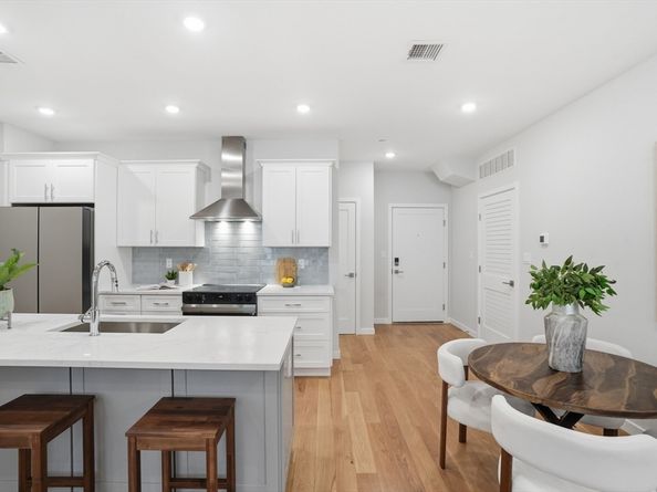 267 Old Colony 312, Boston MA 02127