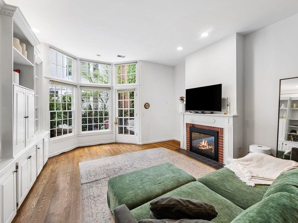 40 Joy St 9, Boston MA 02114