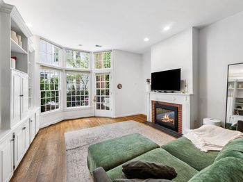 40 Joy St