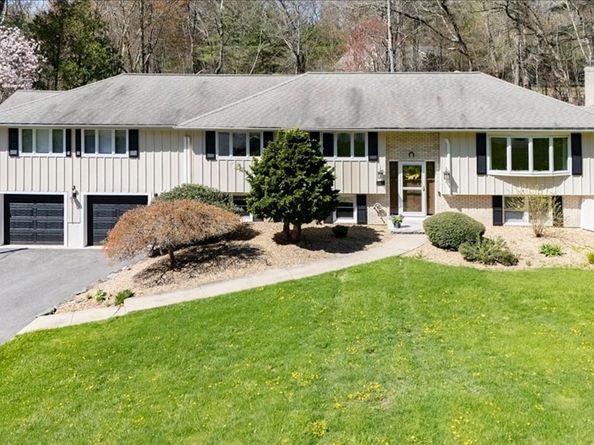 16 Cayuga Rd, Tewksbury MA 01876