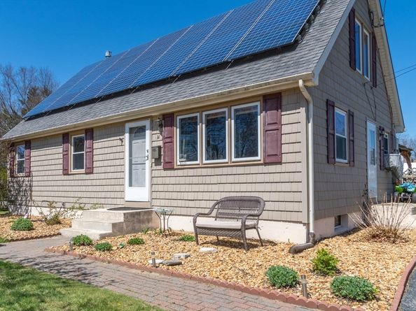 14 Vine St, Oxford MA 01540