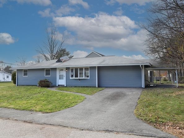 88 Roseen Road, Holbrook MA 02343