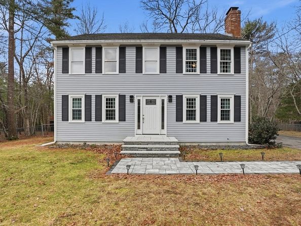 102 County St, Lakeville MA 02347