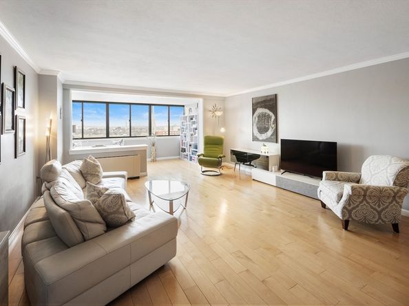 8 Whittier Pl 16B, Boston MA 02114