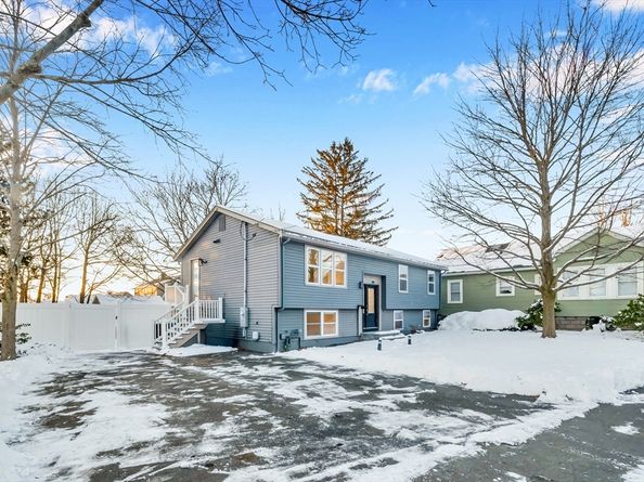 219 Waverly Rd 219, North Andover MA 01845