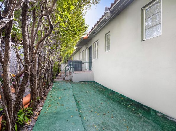 282 NW 41st Ave, Miami FL 33126