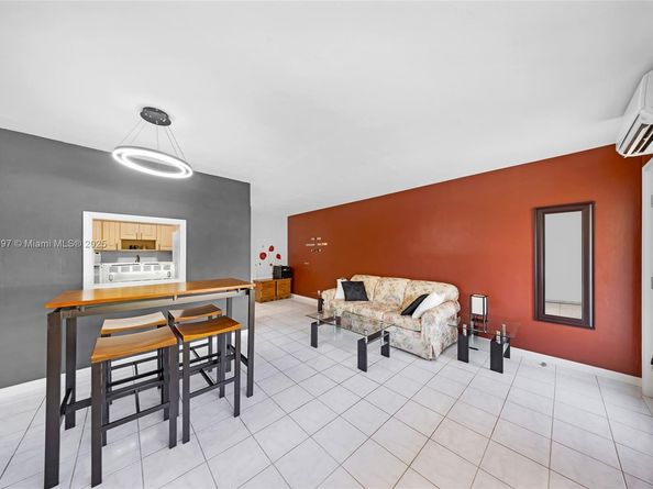 900 SW 10th Ter 16S, Hallandale Beach FL 33009