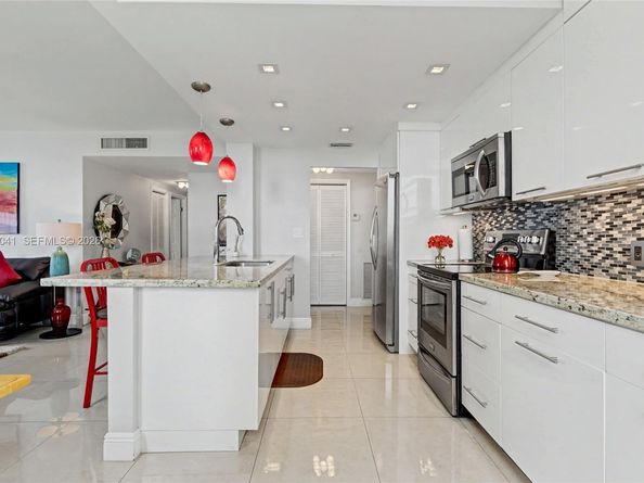 4330 Hillcrest Dr 619, Hollywood FL 33021