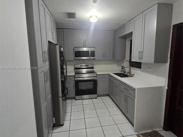 6905 SW 104th Ct, Miami FL 33173