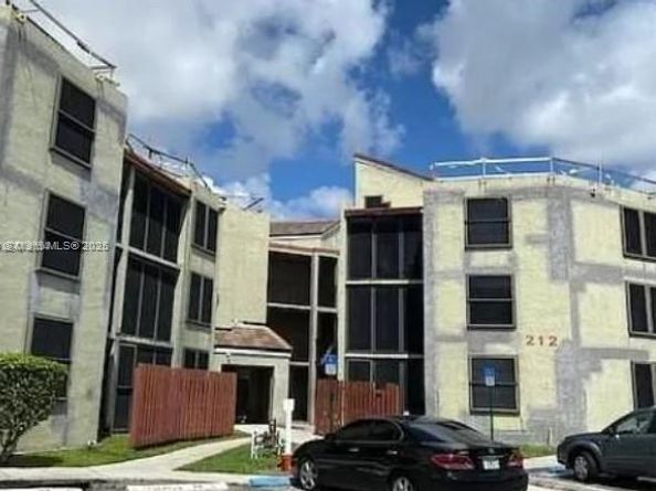 212 Lake Pointe Dr 205, Oakland Park FL 33309