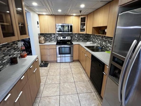 17890 W Dixie Hwy 421 Hwy 421, North Miami Beach FL 33160