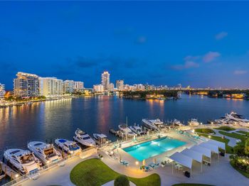 900 Bay Dr