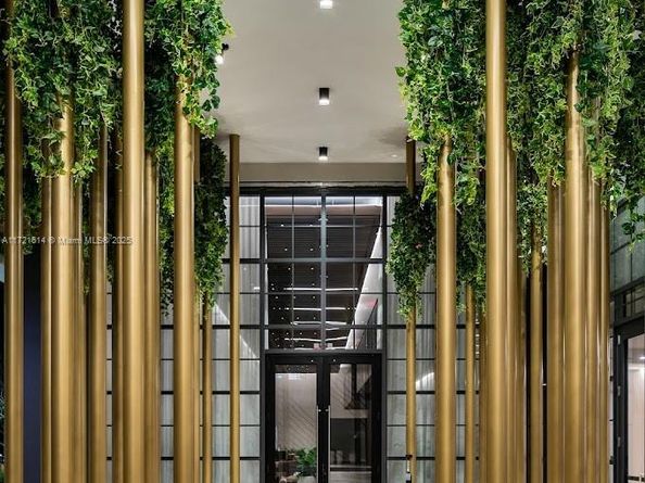 601 NE 1 3912, Miami FL 33132