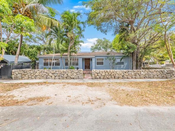 2301 Tequesta Ln, Coconut Grove FL 33133