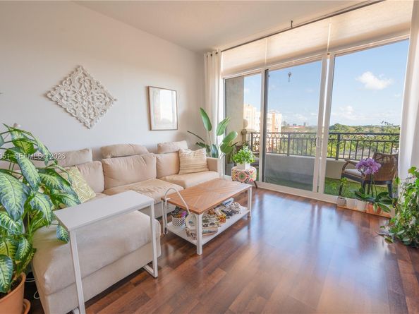 3232 SW 22nd Ter 607, Miami FL 33145