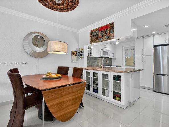 17090 NE 14th Ave 103, Miami FL 33162