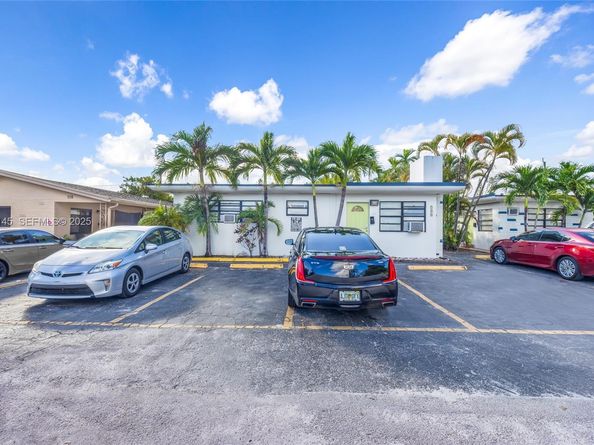 700 NE 6th St, Hallandale Beach FL 33009