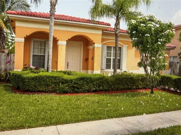 2103 NE 38th Rd, Homestead FL 33033