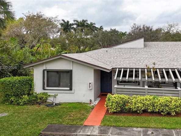 459 Lakeview Dr 1, Weston FL 33326