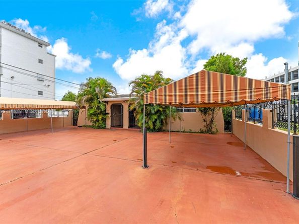 2524 SW 6th St, Miami FL 33135