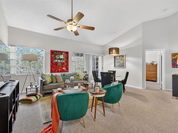 2890 N Oakland Forest Dr 308, Oakland Park FL 33309