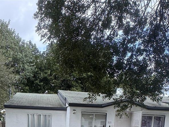 1121 NW 56th St, Miami FL 33127