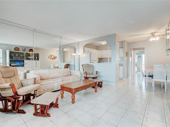 800 SW 10th Ter 20T, Hallandale Beach FL 33009